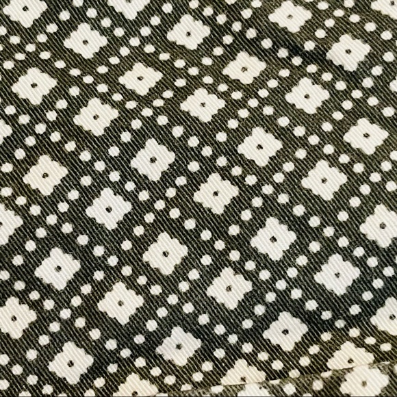 KHAKIS by GAP City 3 Inch Dark Green and White Short Shorts Size 8 - Picture 2 of 13